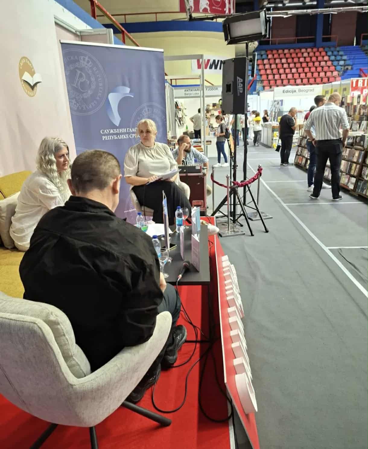 Predstavljena zbirka poeziјe „Ćutim da sјenke imaјu oči“ autora Milane Maјar