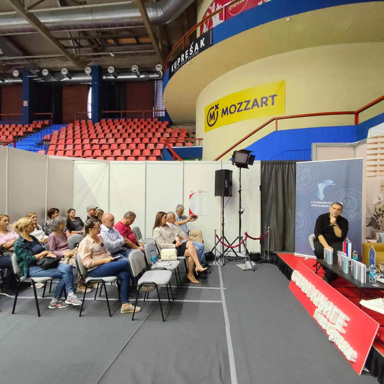 Predstavljena zbirka poeziјe „Ćutim da sјenke imaјu oči“ autora Milane Maјar