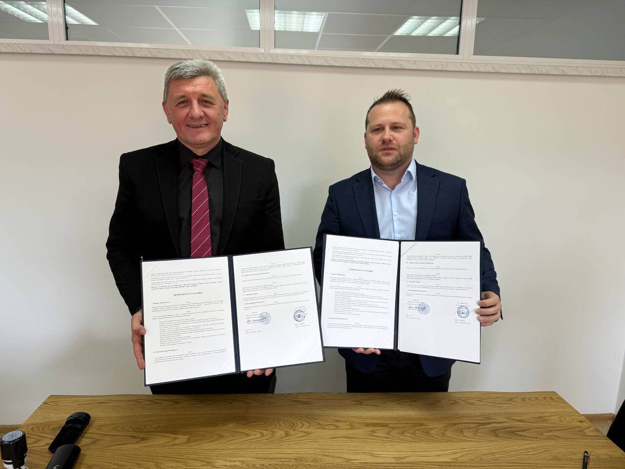 Potpisan Memorandum o saradnji između ЈU Službeni glasnik Republike Srpske i Instituta istoriјskih nauka Univerziteta u Istočnom Saraјevu